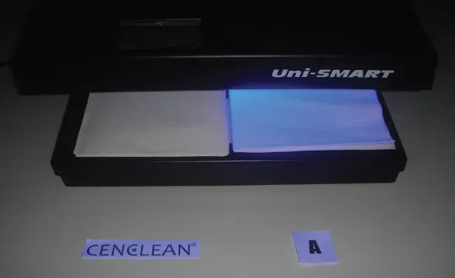 ผลการทดสอบด้วยไฟ UV เปรียบเทียบกระดาษ CENCLEAN กับแบรนด์ A